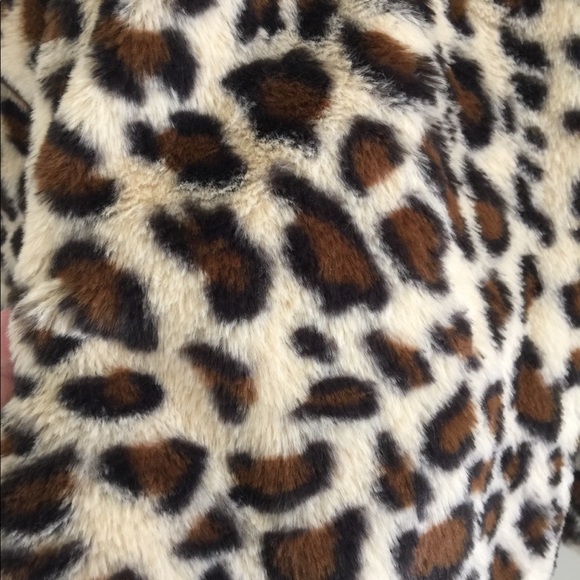 Easel Leopard Top - Picture 4 of 6
